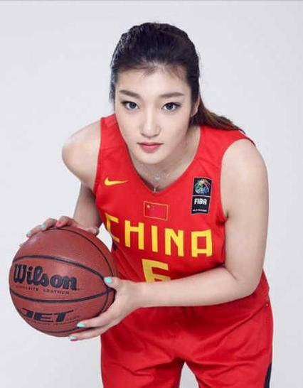 中国女篮主力李梦两获大赛MVP，场下打扮也很漂亮，你怎么看「女篮解说问是否化妆怎么回答」 旅游